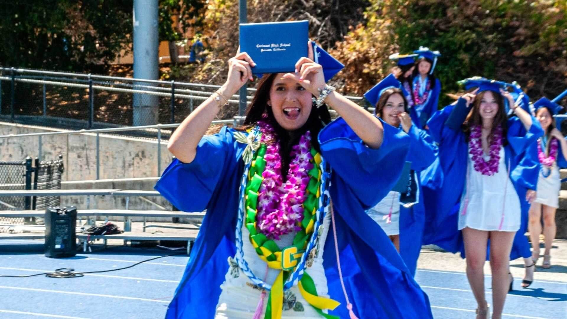 Valedictorian Scholarships Image 3